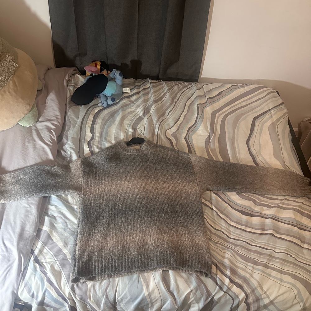 Men's Gray Crewneck Sweater